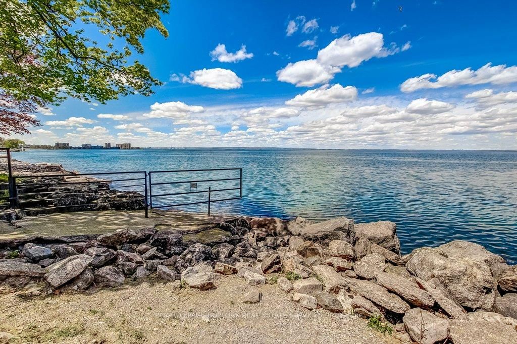 4 Edgewater Drive • Hamilton, ON photo 42