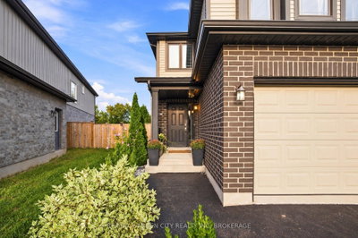 8377 Jeffrey Court • Niagara Falls, ON photo 2
