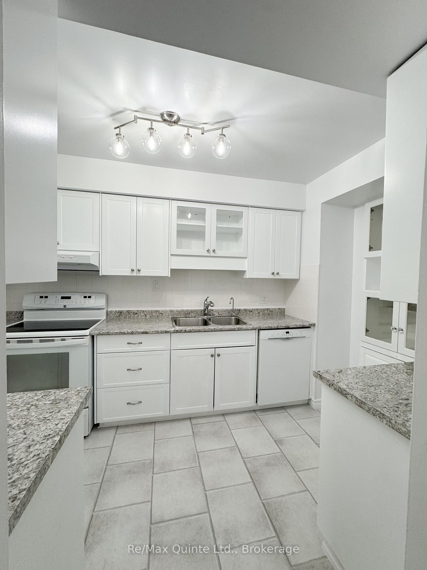 11 JANLYN Crescent • #8 • Belleville, ON photo 12