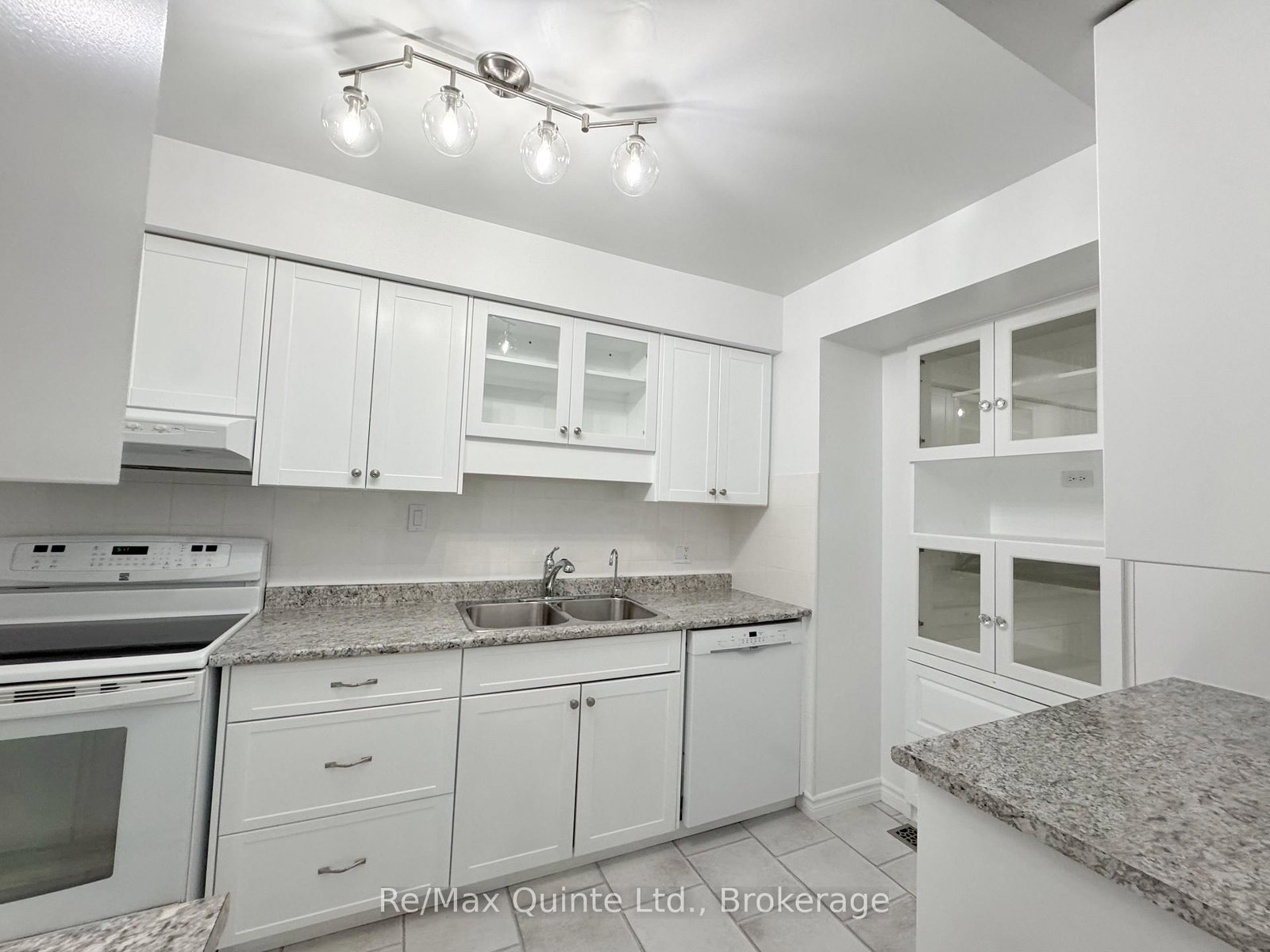 11 JANLYN Crescent • #8 • Belleville, ON photo 13