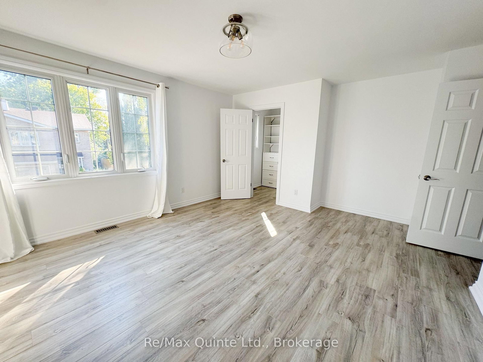 11 JANLYN Crescent • #8 • Belleville, ON photo 17