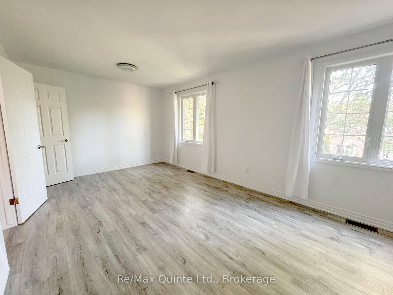 11 JANLYN Crescent • #8 • Belleville, ON photo 20