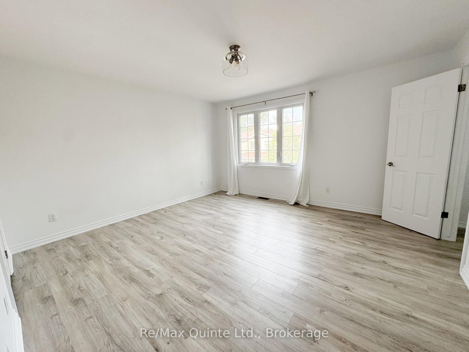 11 JANLYN Crescent • #8 • Belleville, ON photo 21
