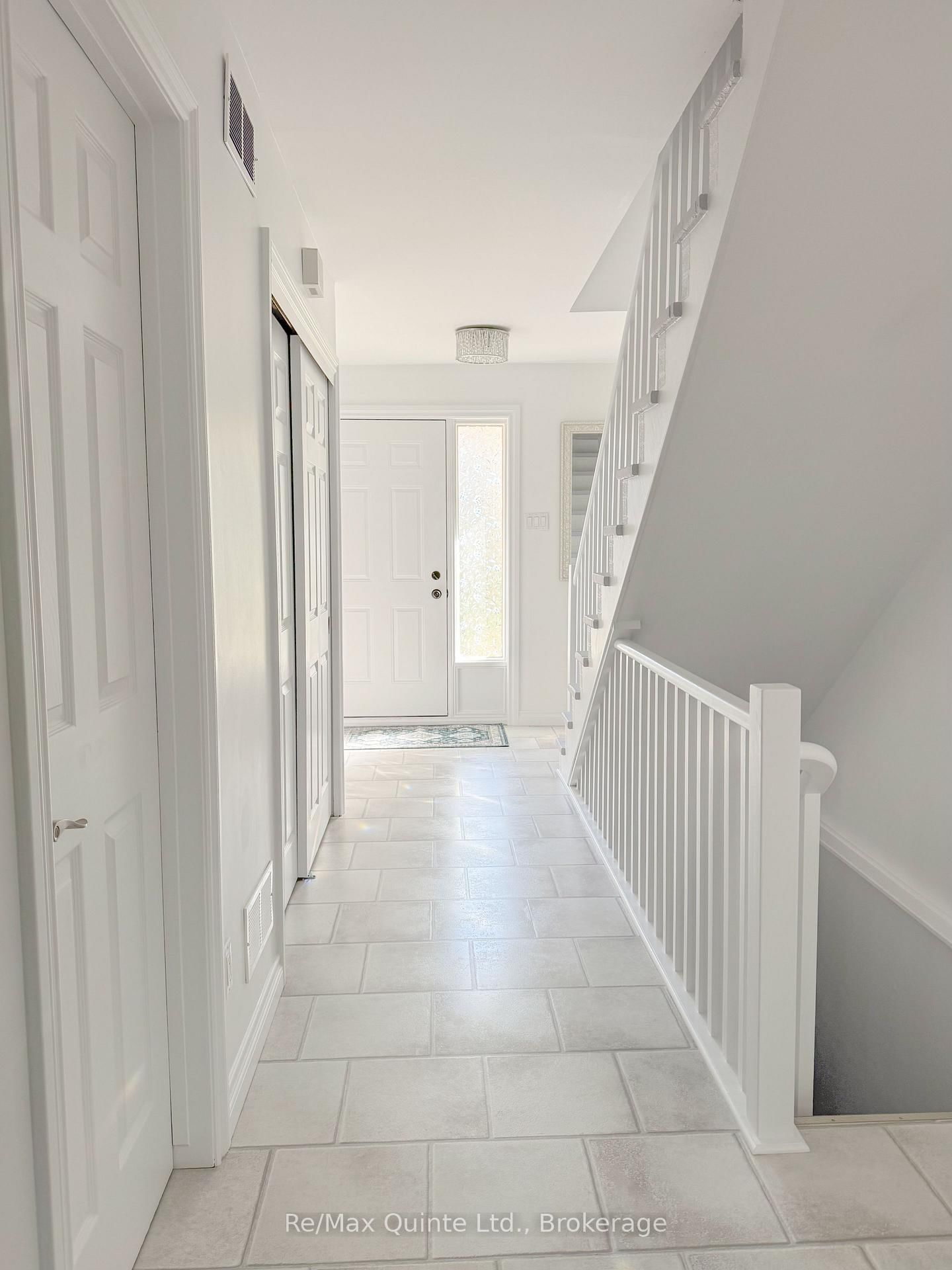 11 JANLYN Crescent • #8 • Belleville, ON photo 5