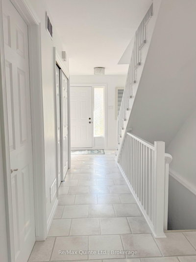 11 JANLYN Crescent • #8 • Belleville, ON photo 5