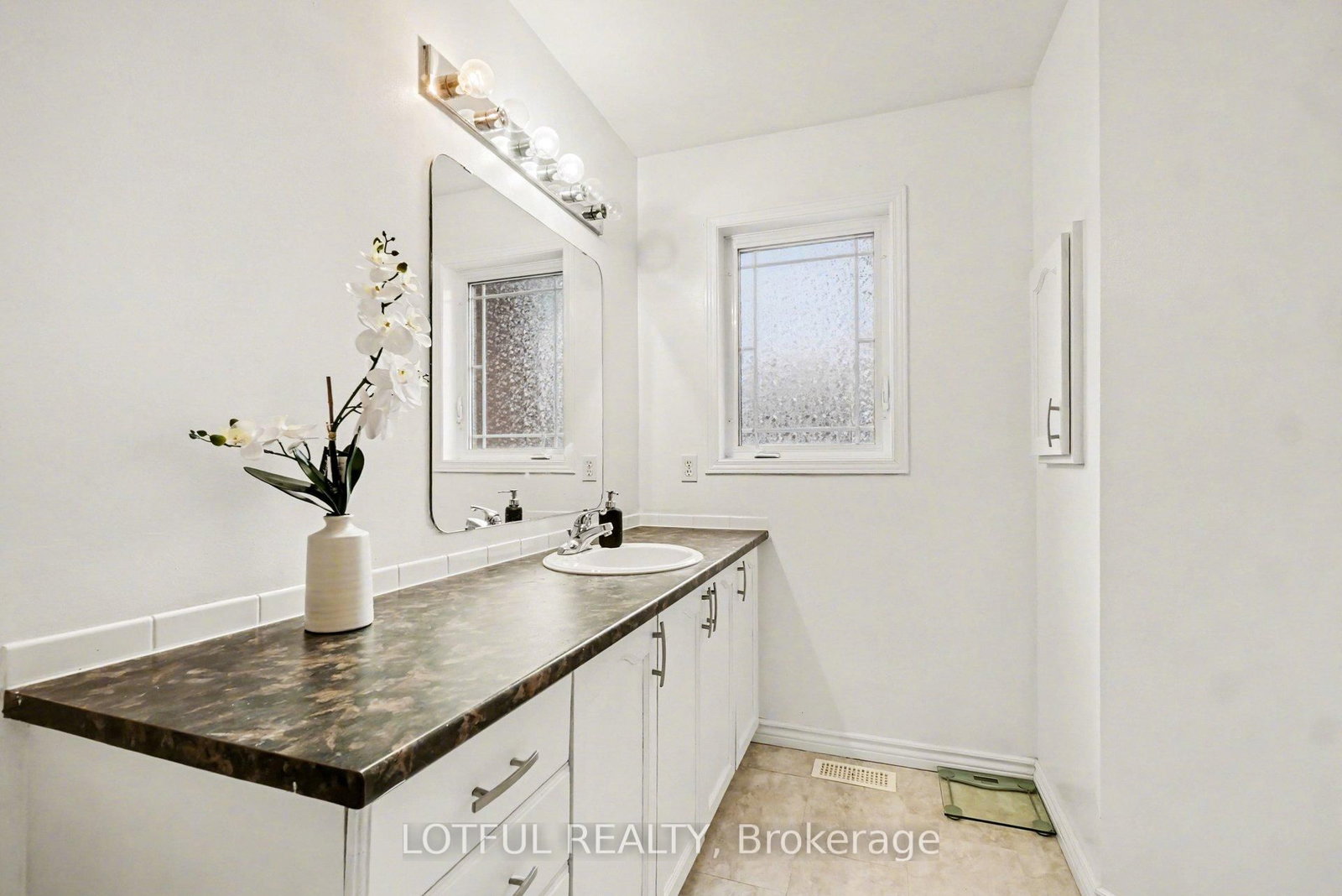 3 Collington Street • Ottawa, ON photo 16