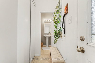 3 Collington Street • Ottawa, ON photo 2