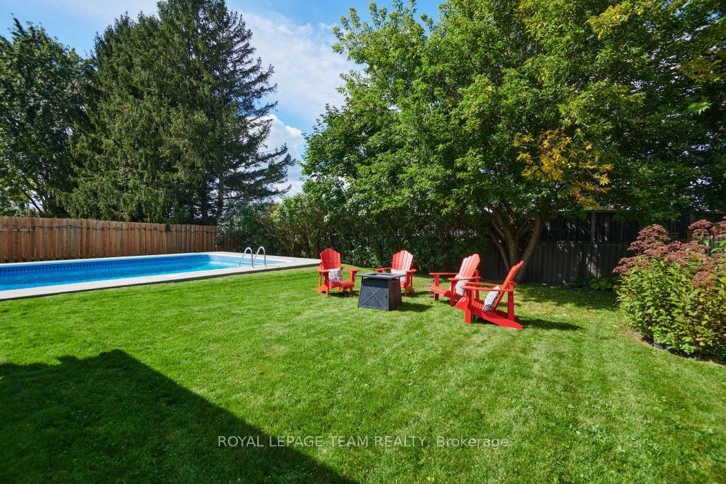 31 Elke Drive • Barrhaven, ON photo 8