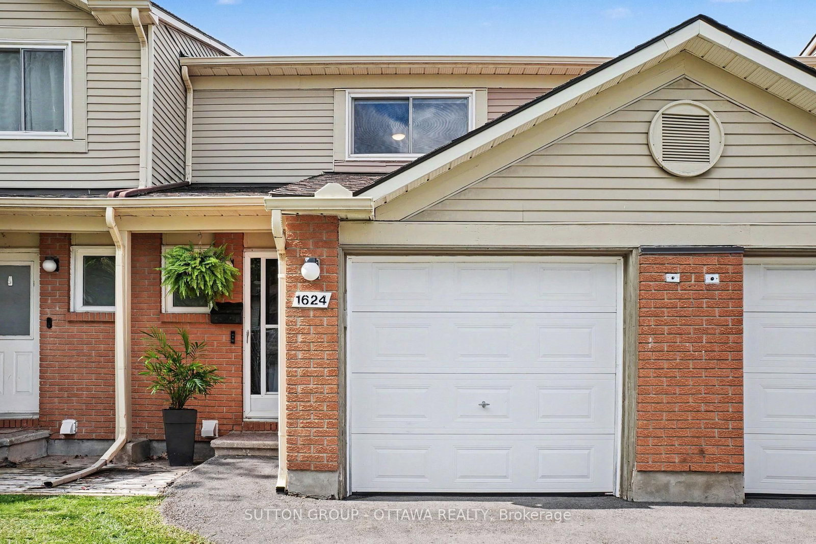 Townhouse for sale at 1624 Cheevers Crescent, Orleans, Ontario, K4A 2J6 - Fallingbrook/Pineridge - MLS: X13766414