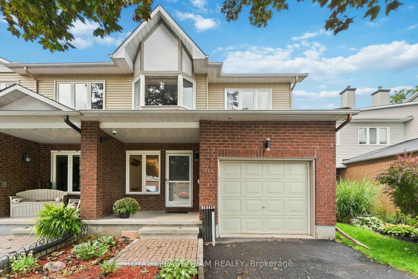 76 Hunter's Glen Cres, Ottawa, view 2