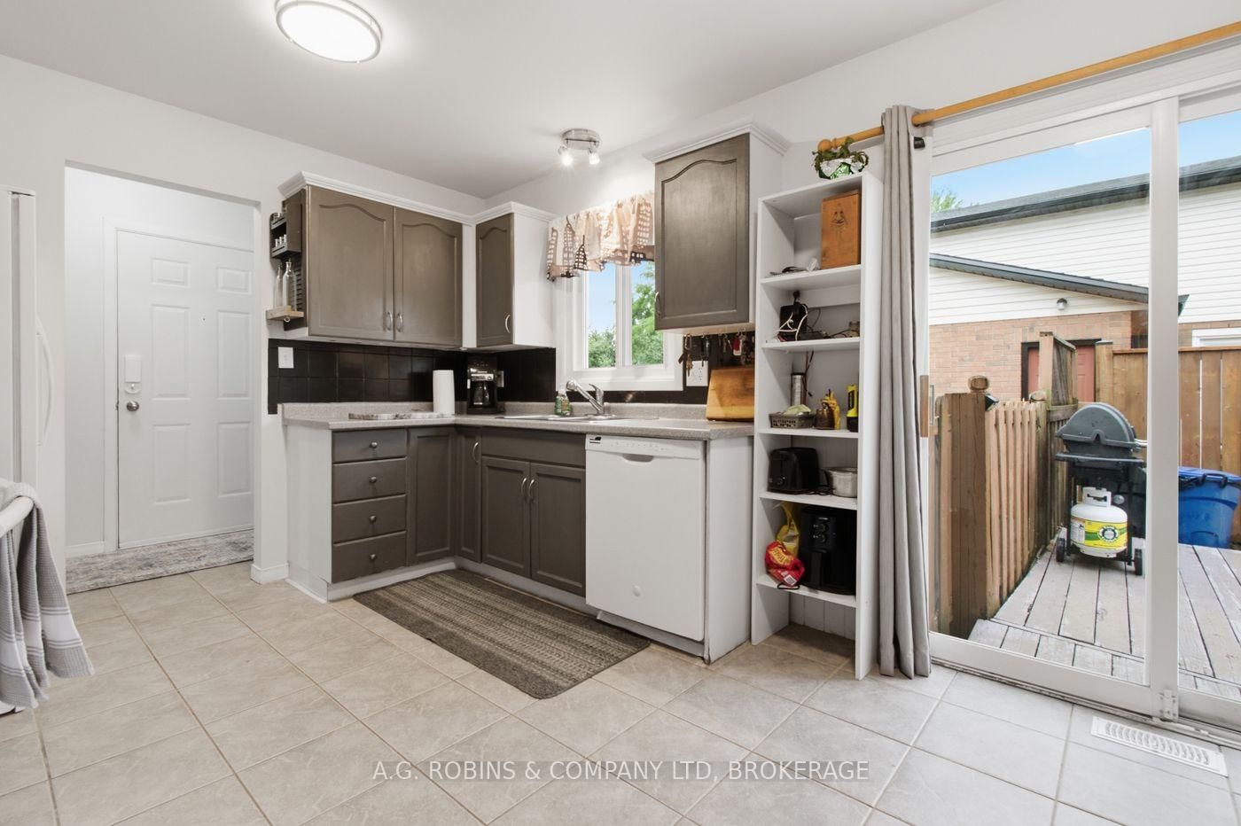 8 Abbott Lane • Haldimand, ON photo 14