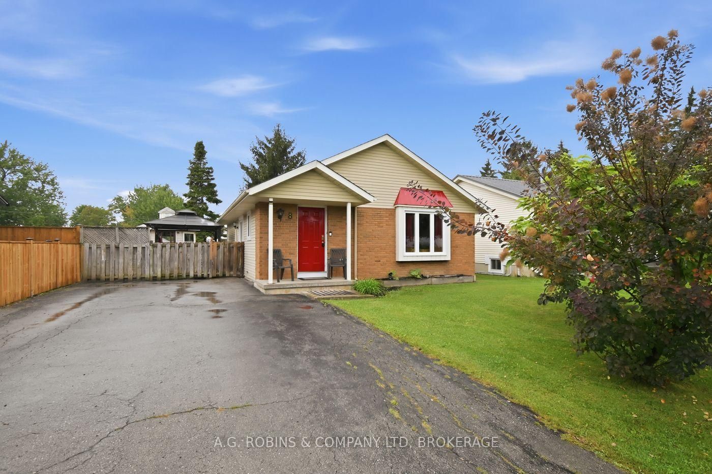 8 Abbott Lane • Haldimand, ON photo 3