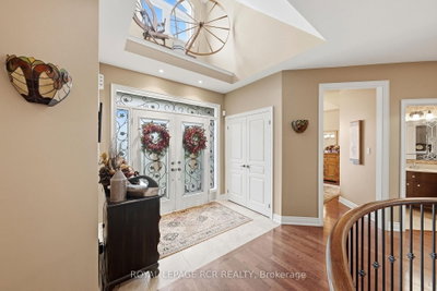8 Masters Creek Boulevard • Mono, ON photo 4