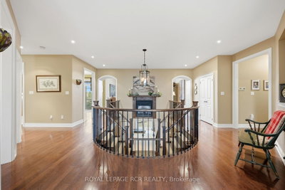 8 Masters Creek Boulevard • Mono, ON photo 6