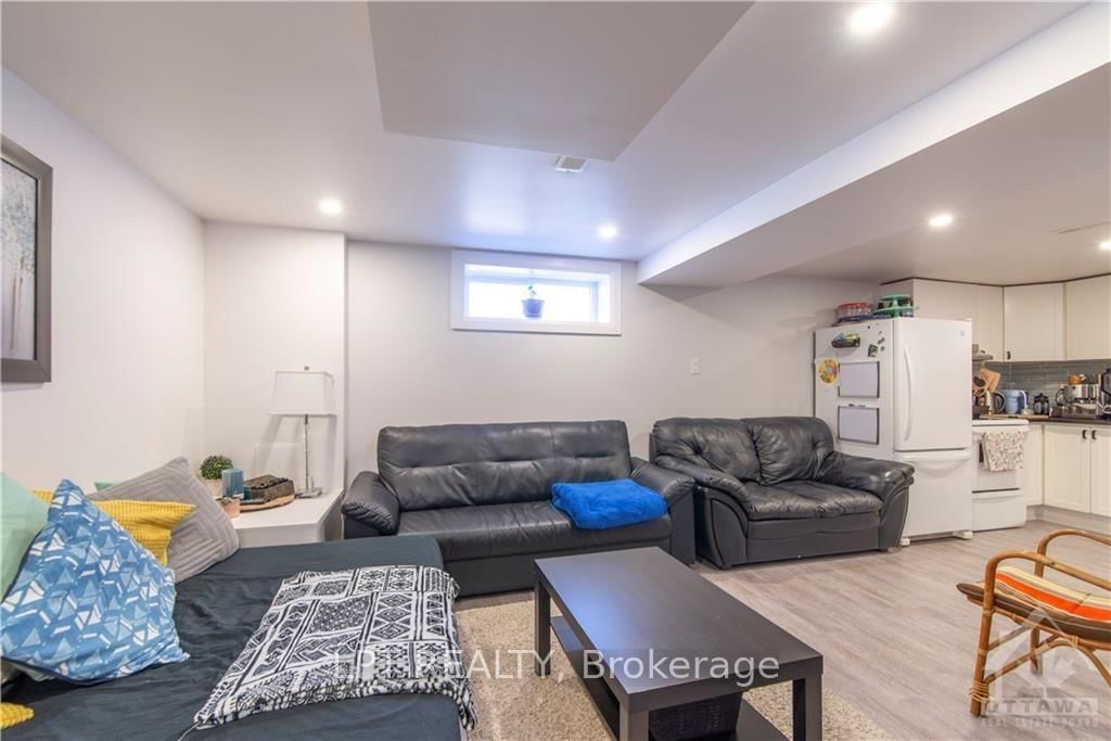 2 - 658 Sherbourne Road, Ottawa 3