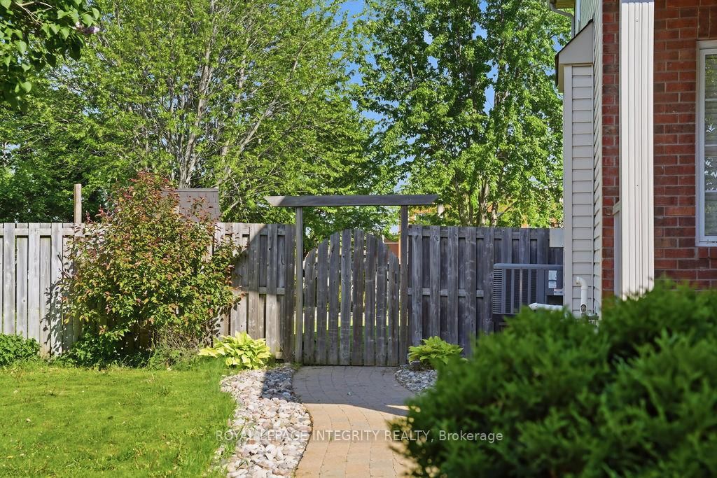 1067 Rocky Harbour Crescent • Ottawa, ON photo 2