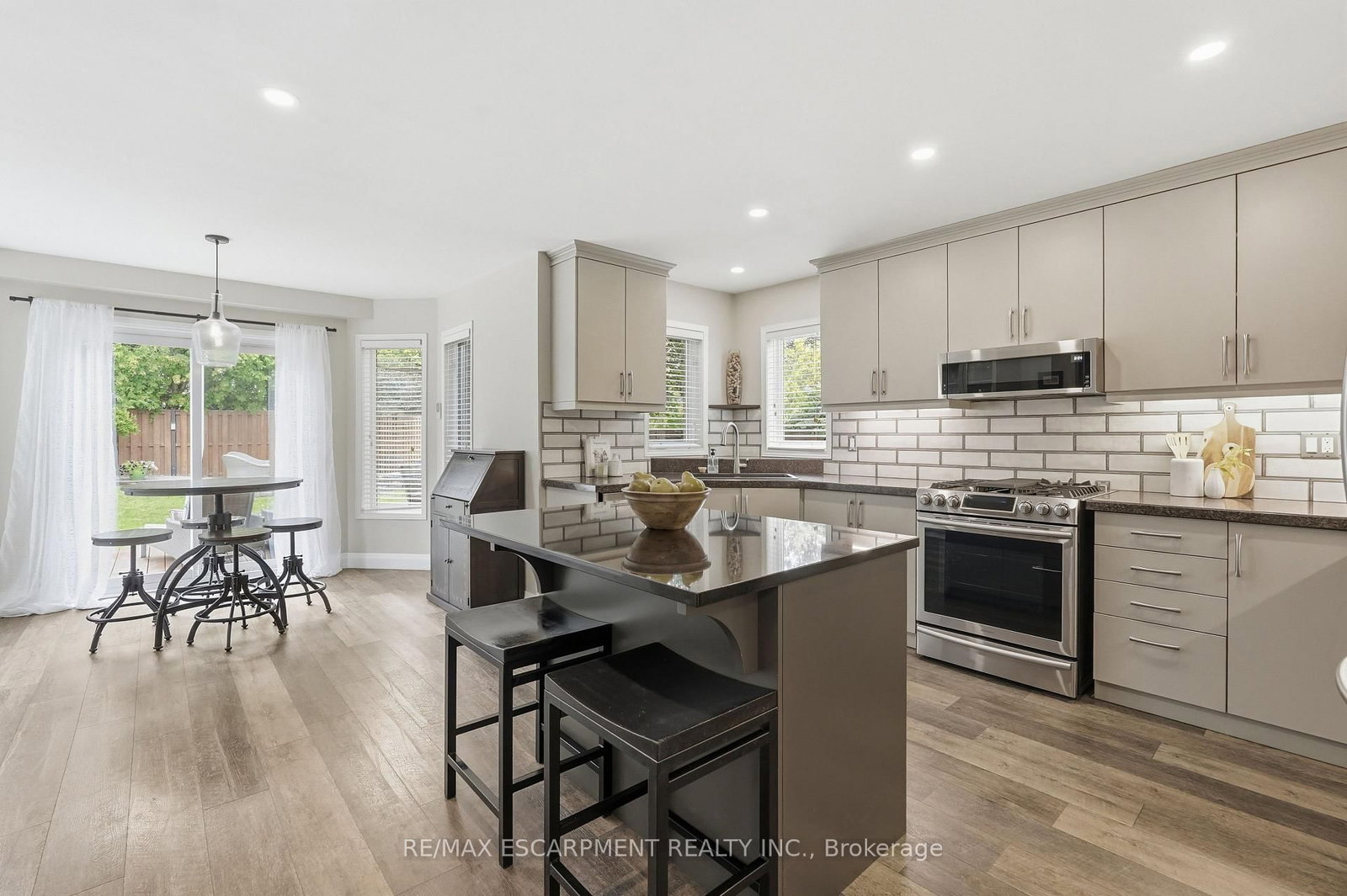 48 Bridgeport Crescent • Hamilton, ON photo 15