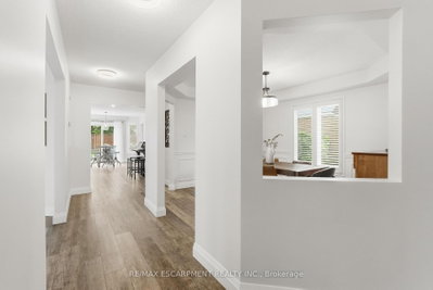 48 Bridgeport Crescent • Hamilton, ON photo 6