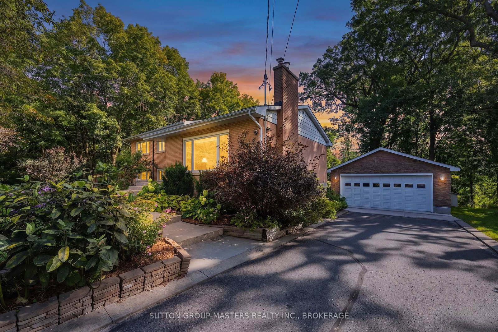 732 Centre Street • Kingston, ON photo 1