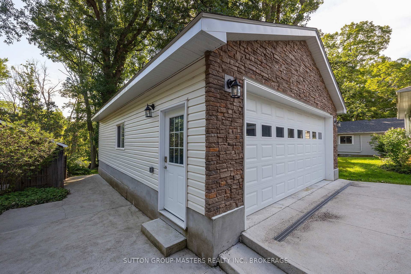 732 Centre Street • Kingston, ON photo 6