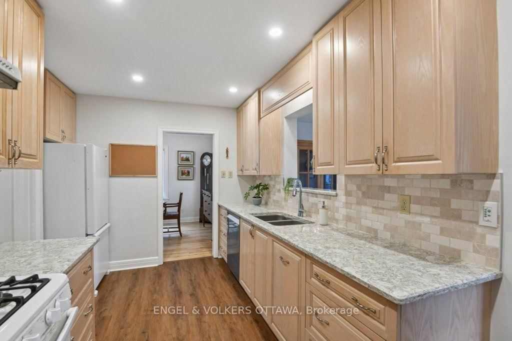 514 Highcroft Avenue • Ottawa, ON photo 12