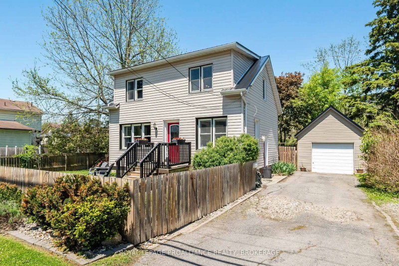 560 King Street W