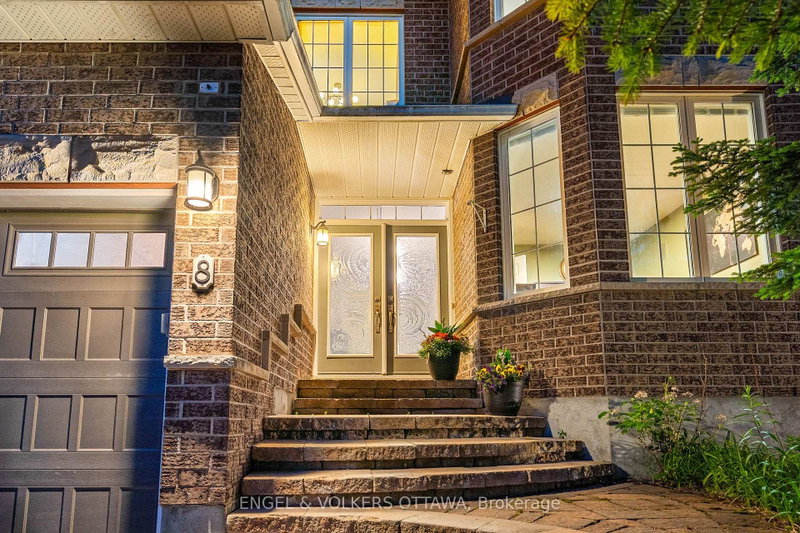 8 Glenrill Place