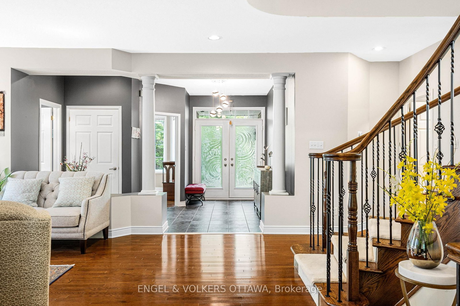 8 Glenrill Place • Ottawa, ON photo 3