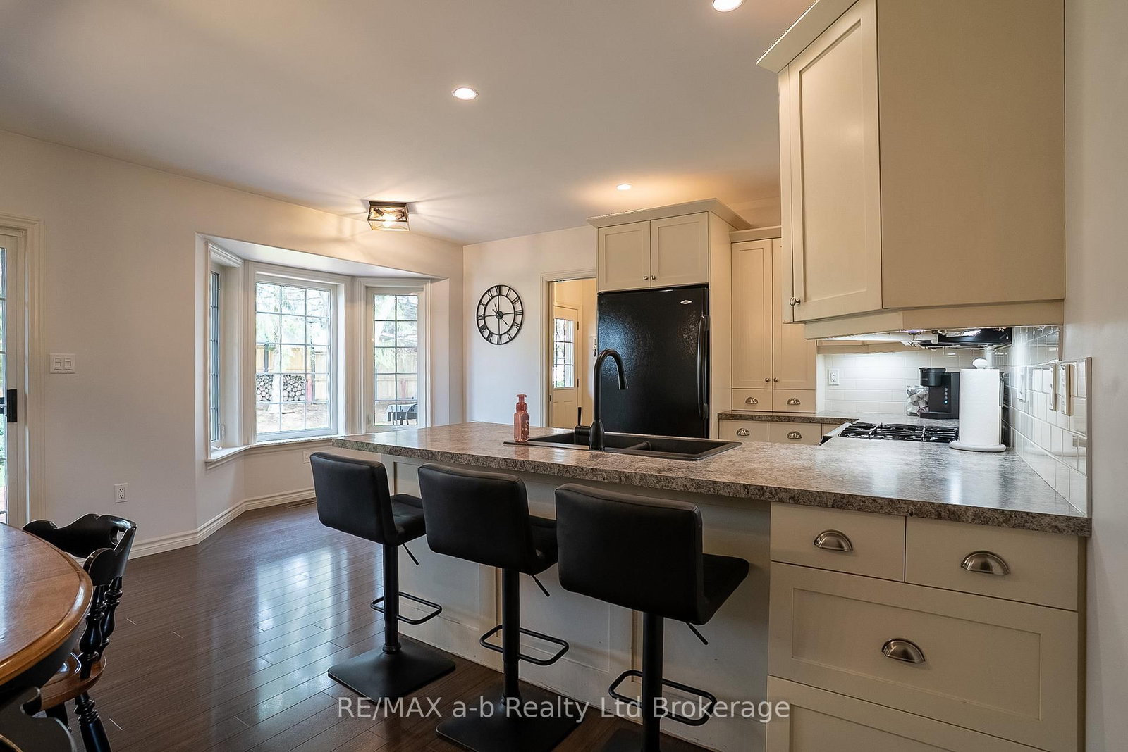 4 Otterview Drive • Norwich, ON photo 12