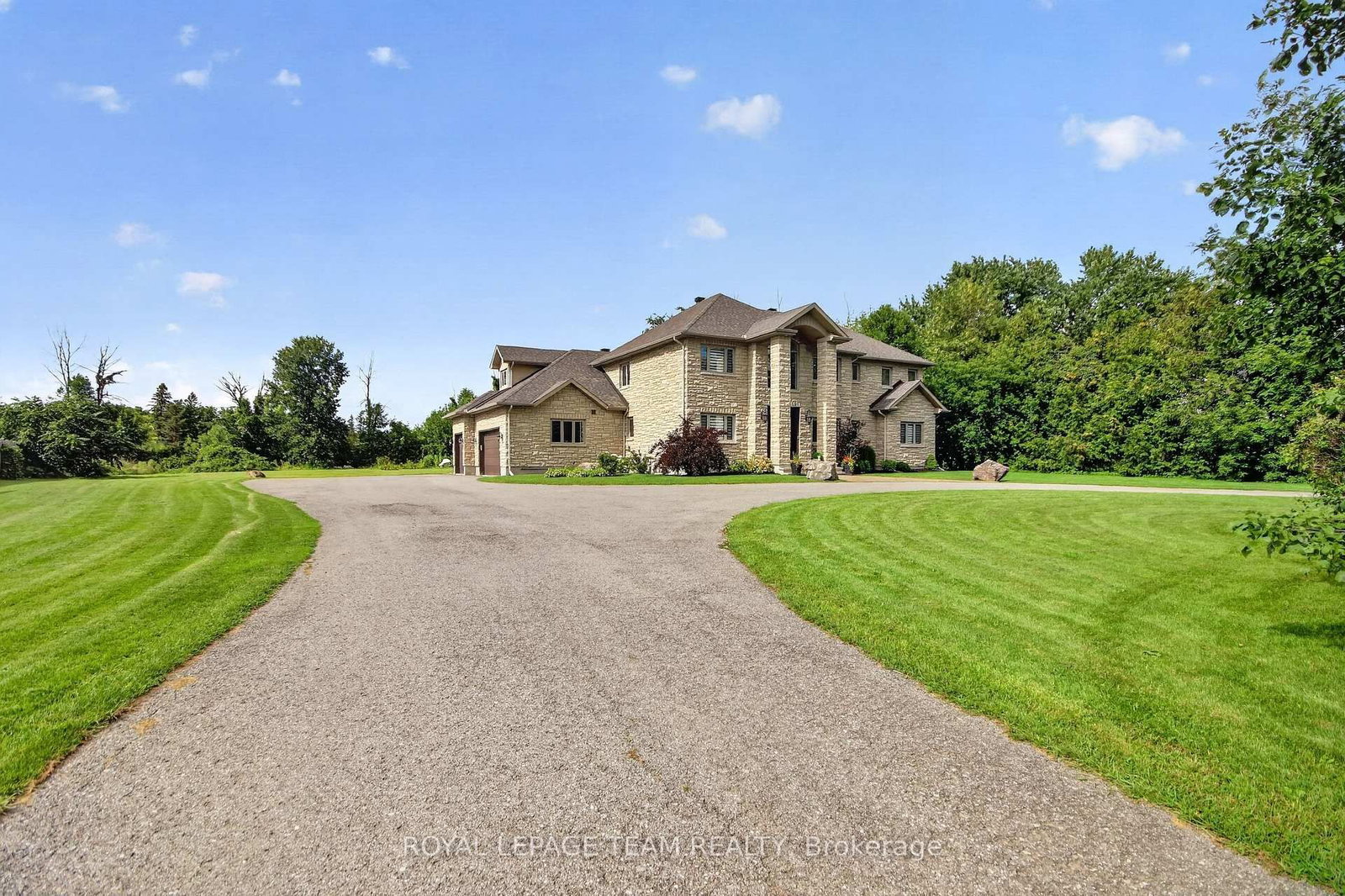 1425 Balmoral Drive • Ottawa, ON photo 2
