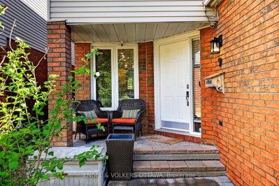 9 Streamwood Lane • Ottawa, ON photo 3