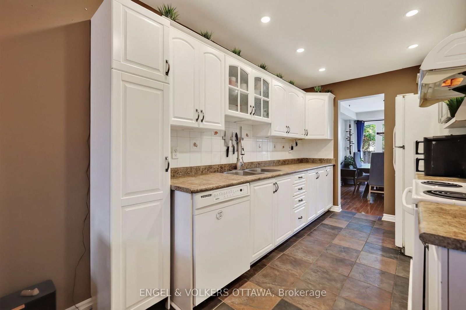 9 Streamwood Lane • Ottawa, ON photo 6