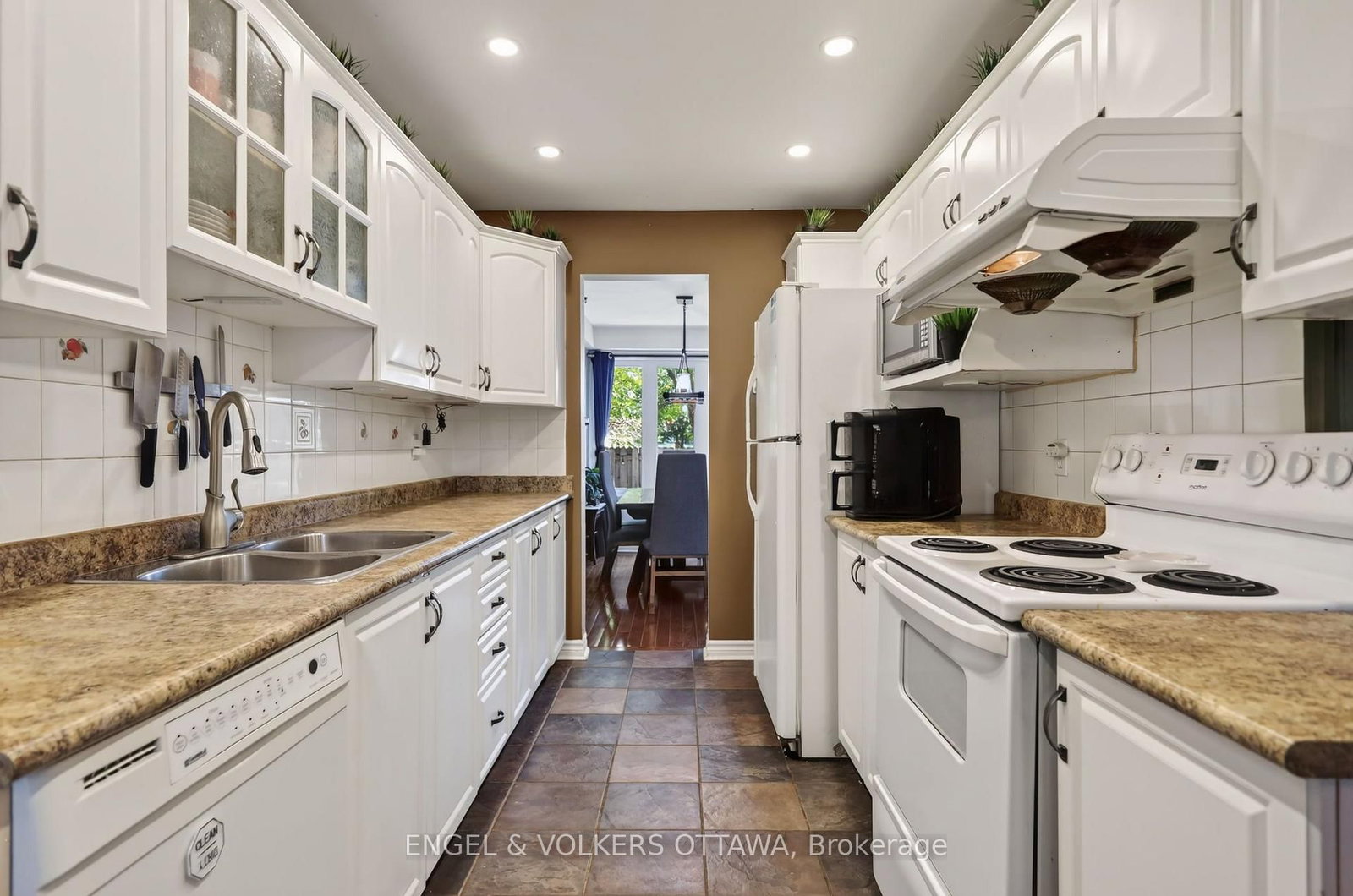9 Streamwood Lane • Ottawa, ON photo 9