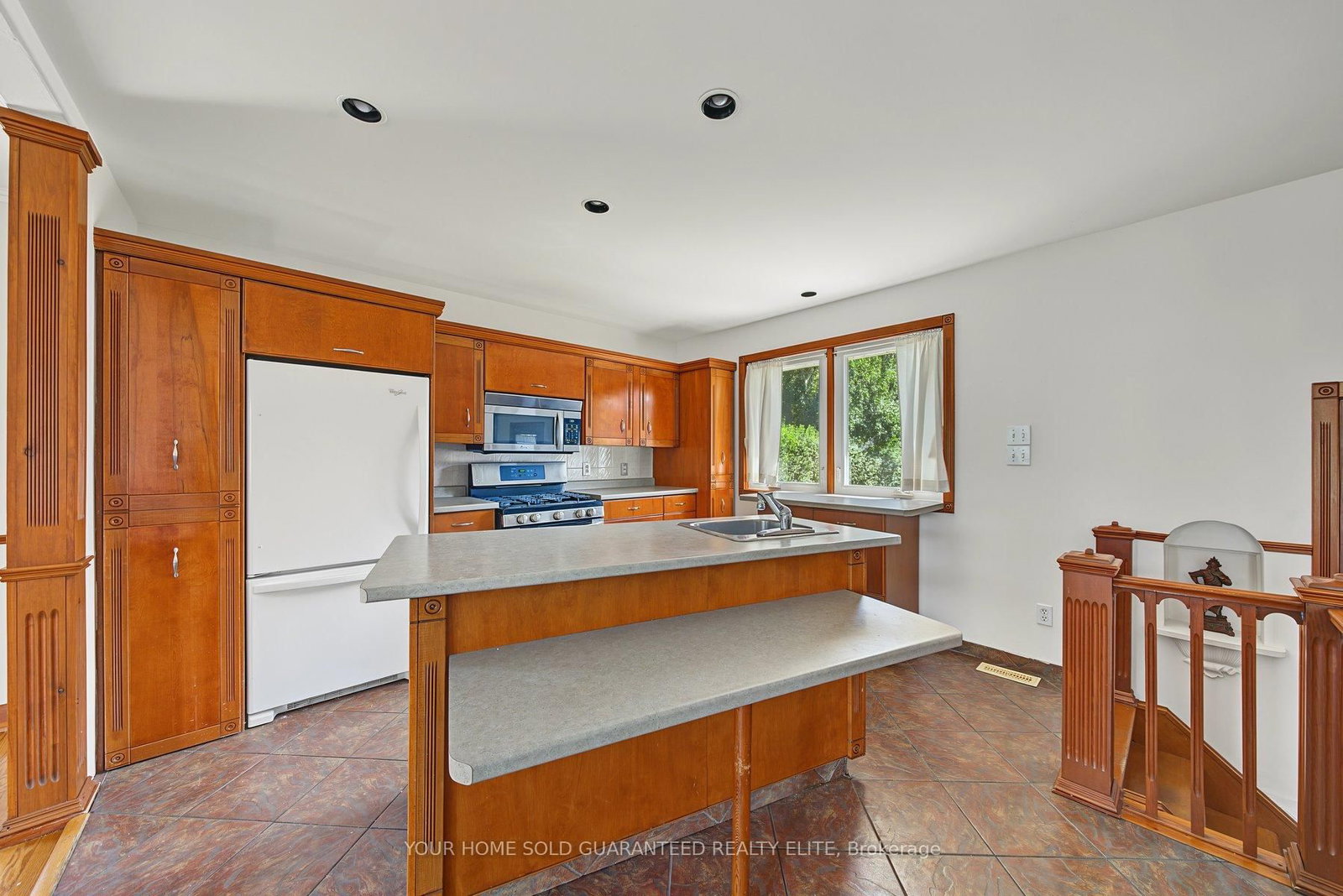 13 Lakeside Drive • Grimsby, ON photo 23