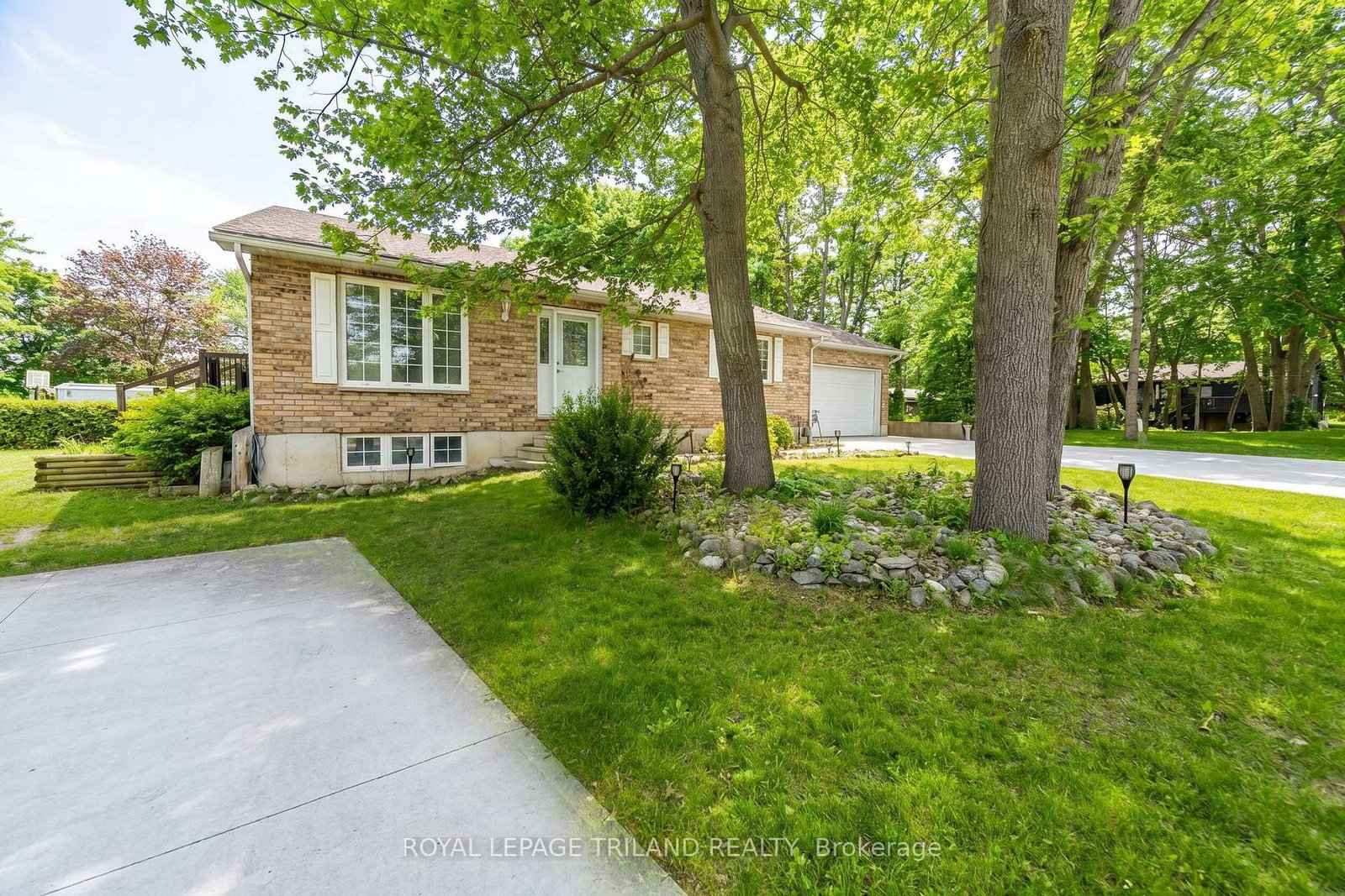 10234 Julie Avenue • Lambton Shores, ON photo 3