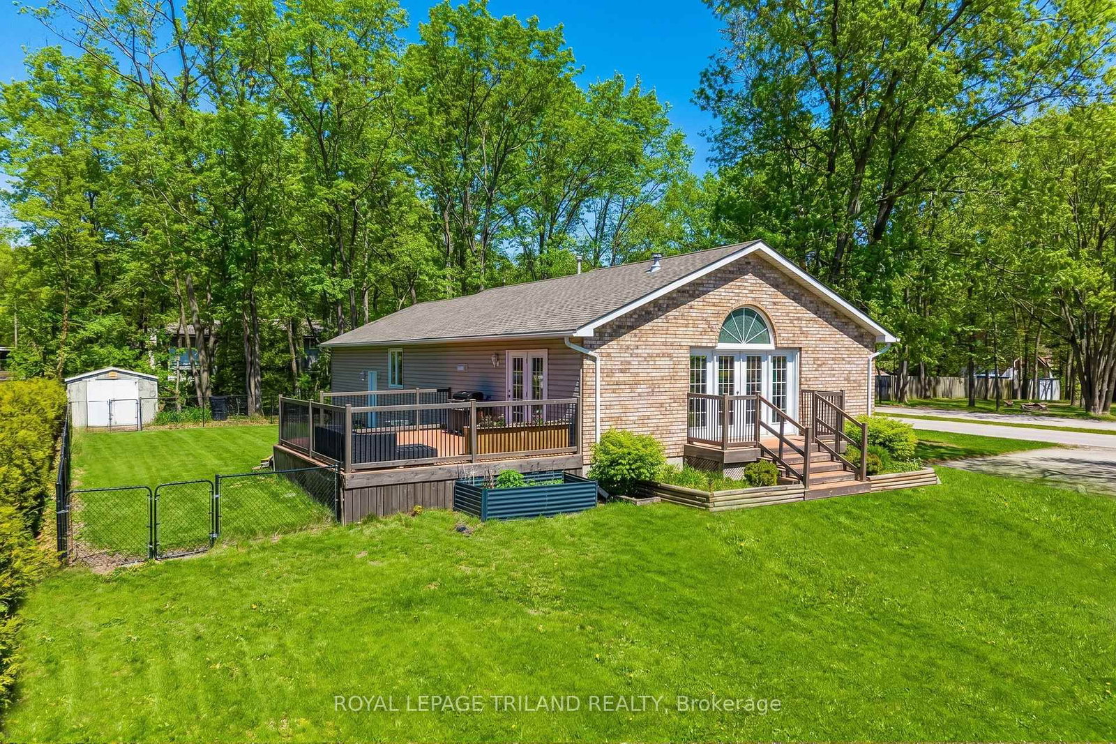 10234 Julie Avenue • Lambton Shores, ON photo 32