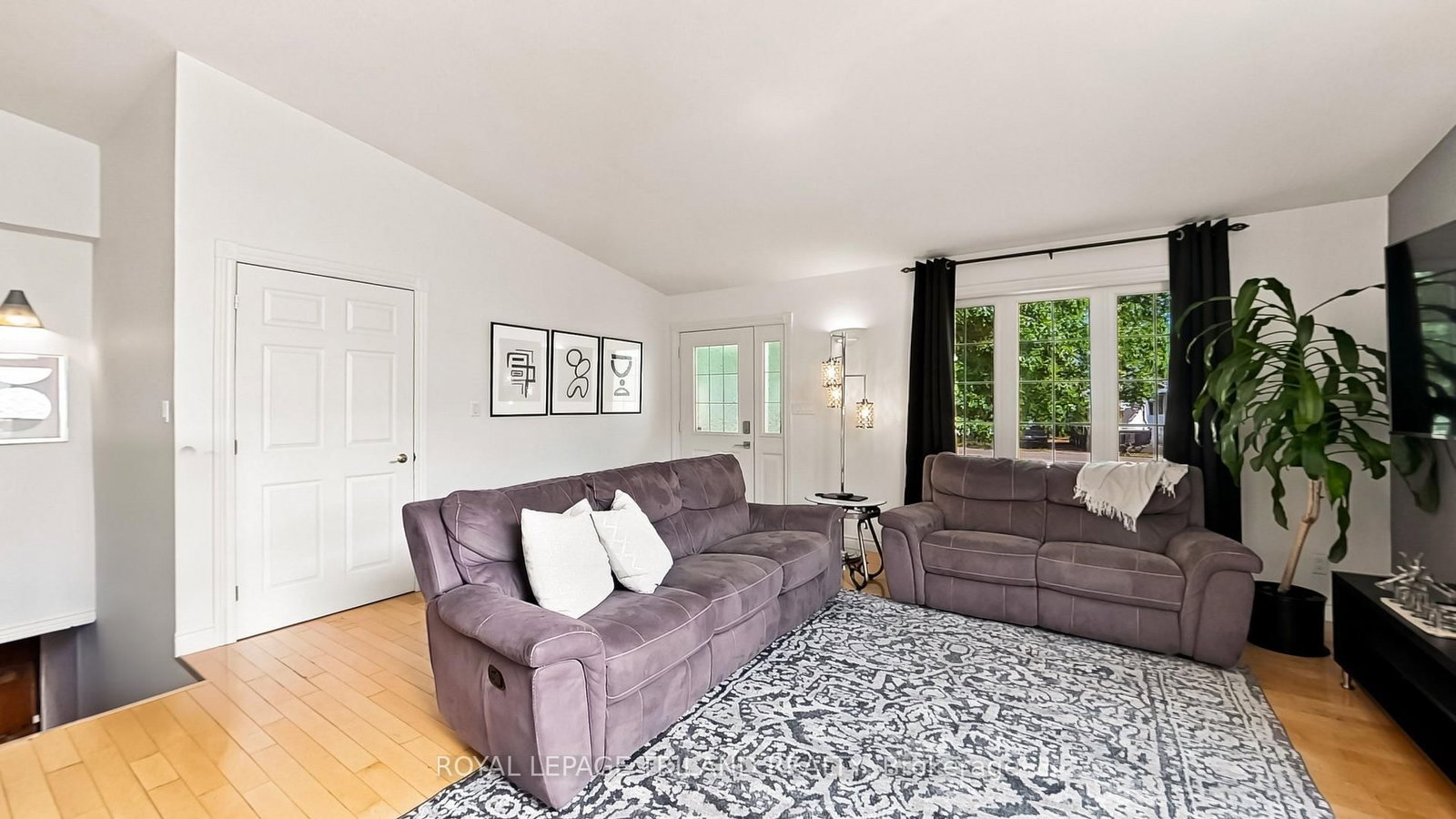 10234 Julie Avenue • Lambton Shores, ON photo 6