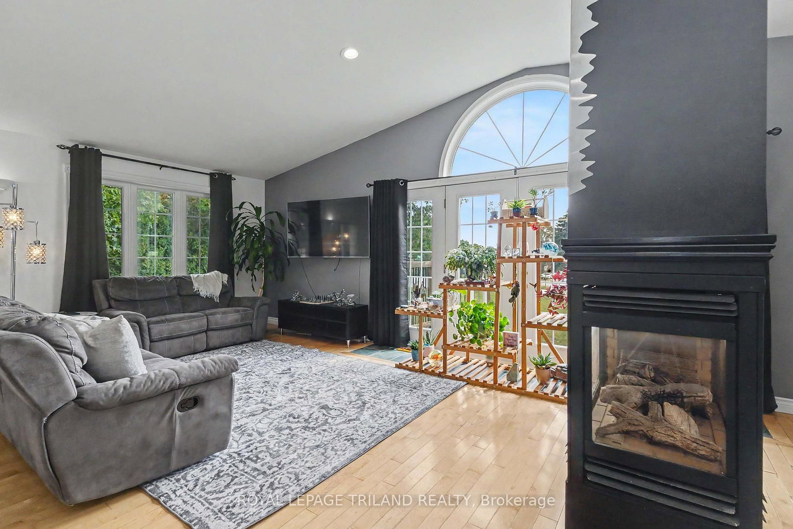 10234 Julie Avenue • Lambton Shores, ON photo 8