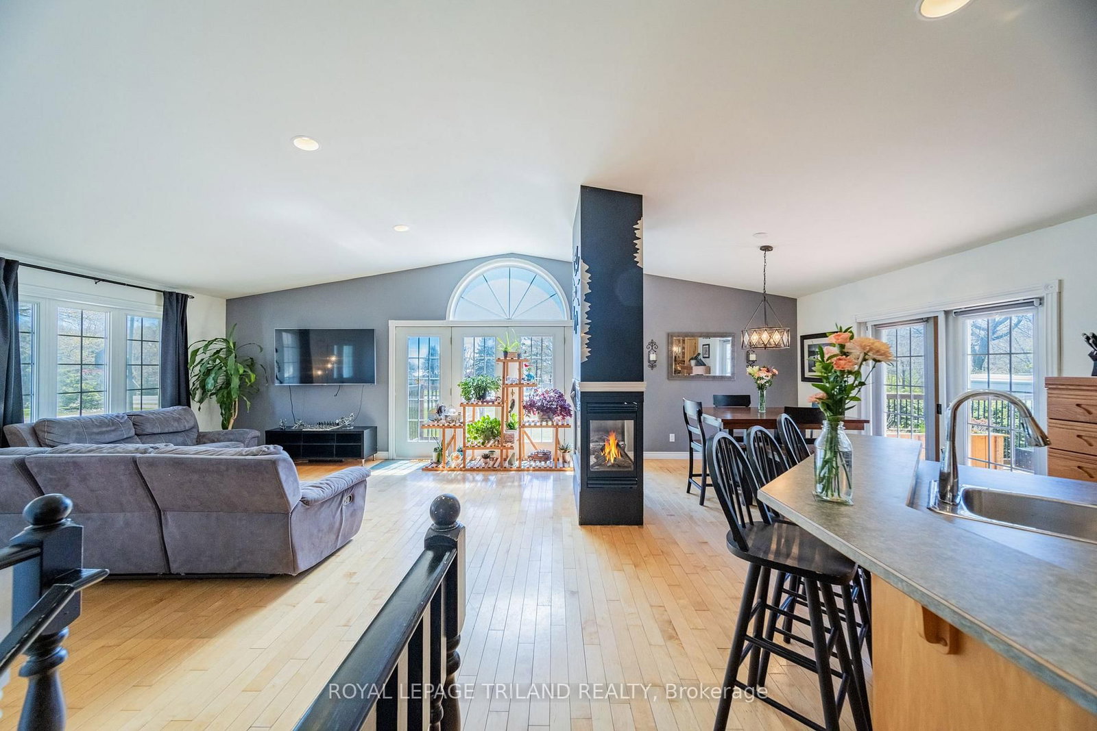 10234 Julie Avenue • Lambton Shores, ON photo 9