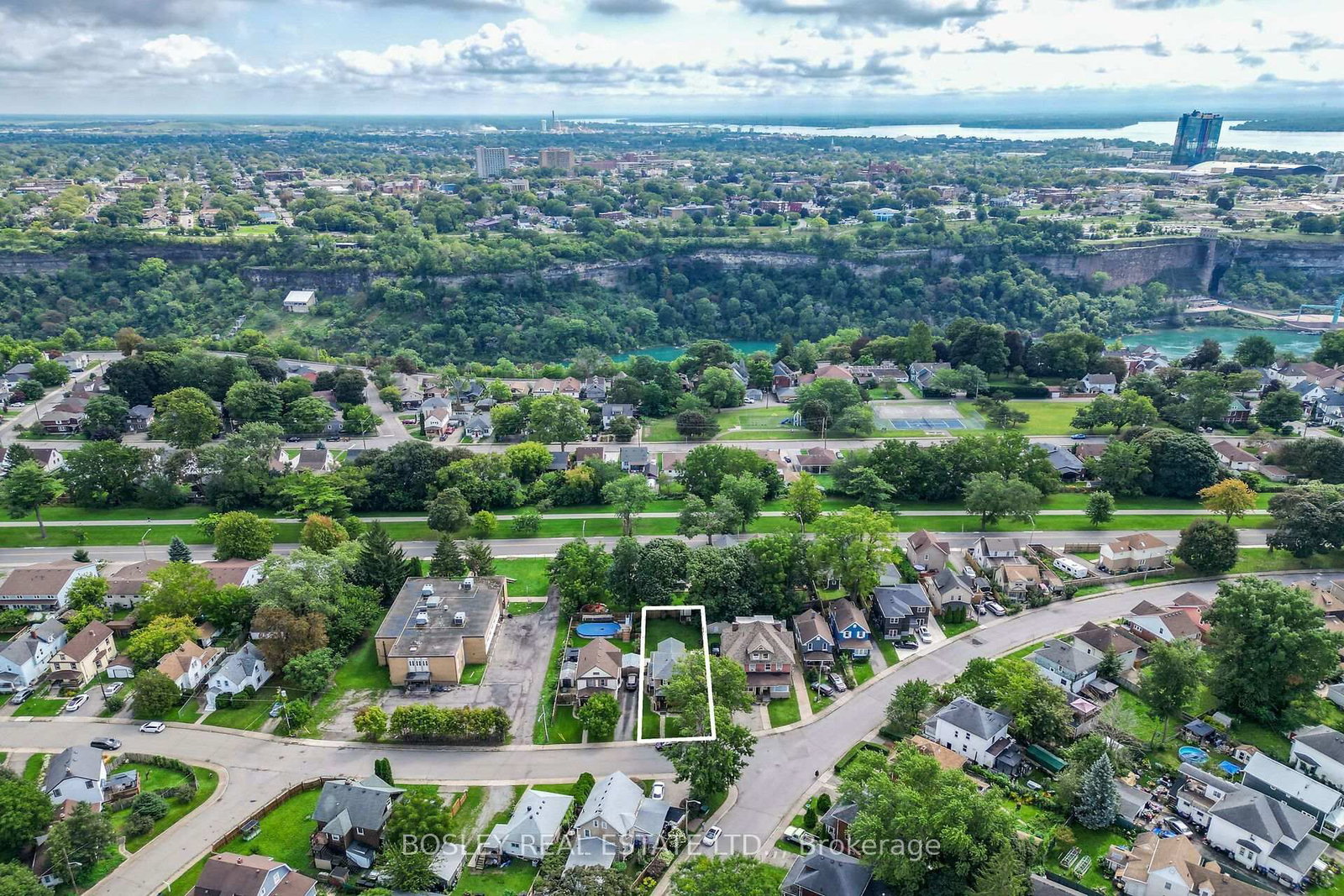 5186 Mcglashan Crescent • Niagara Falls, ON photo 40