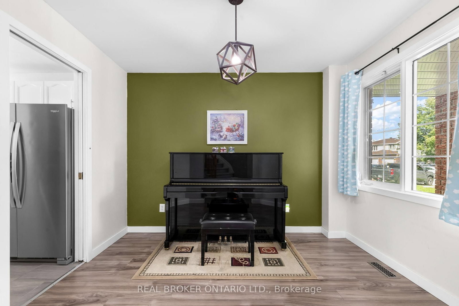 135 Daventry Crescent • Ottawa, ON photo 8