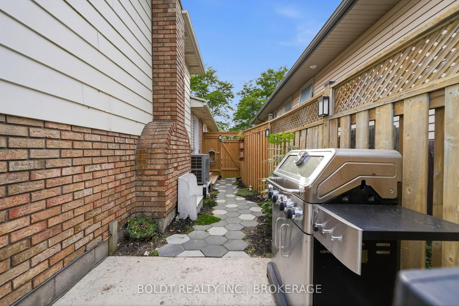 84 Allanbrook Street • Hamilton, ON photo 46