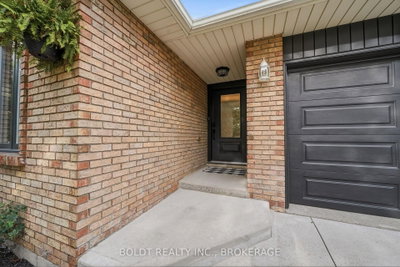 84 Allanbrook Street • Hamilton, ON photo 5