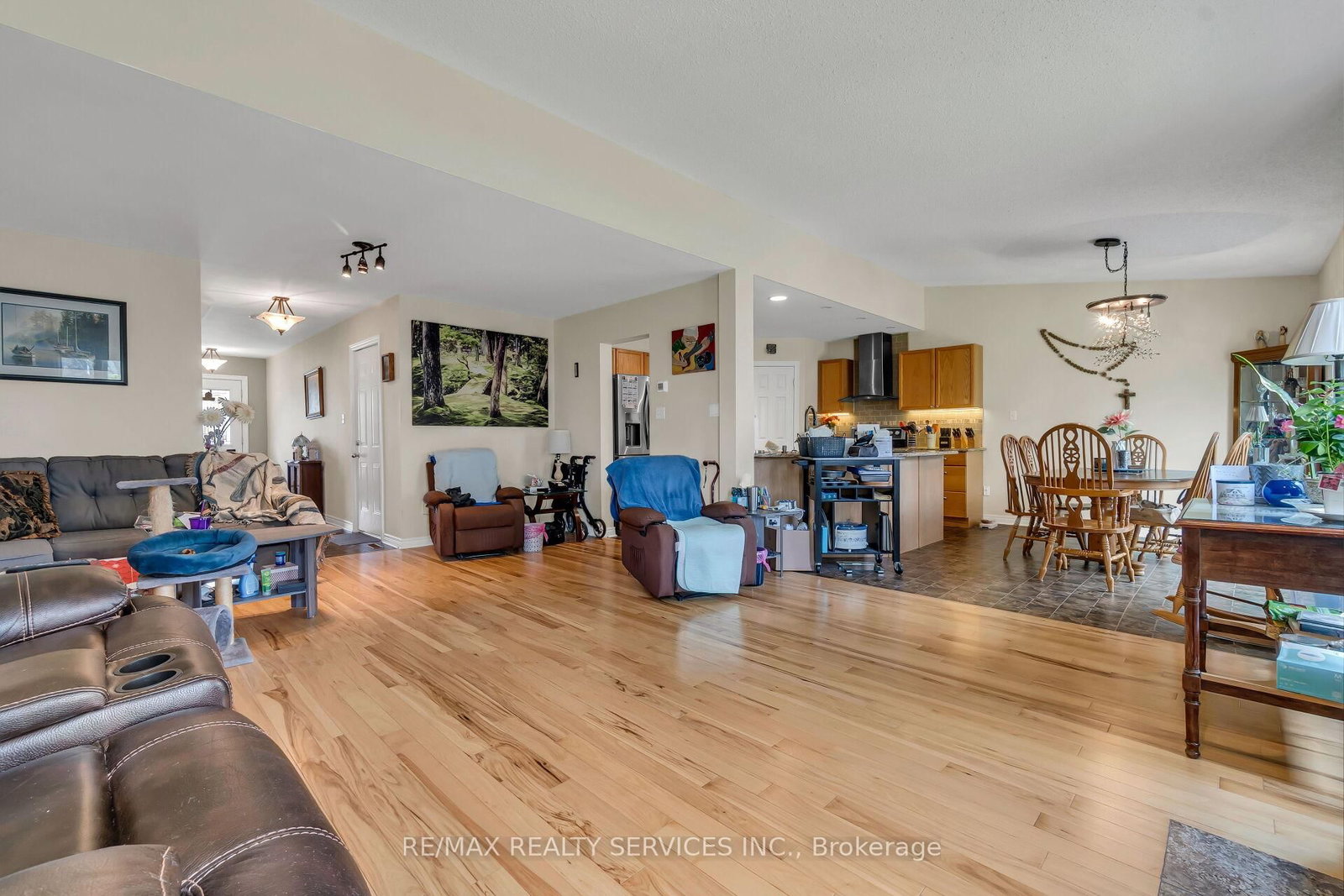752 North Leaksdale Circle • London South, ON photo 11