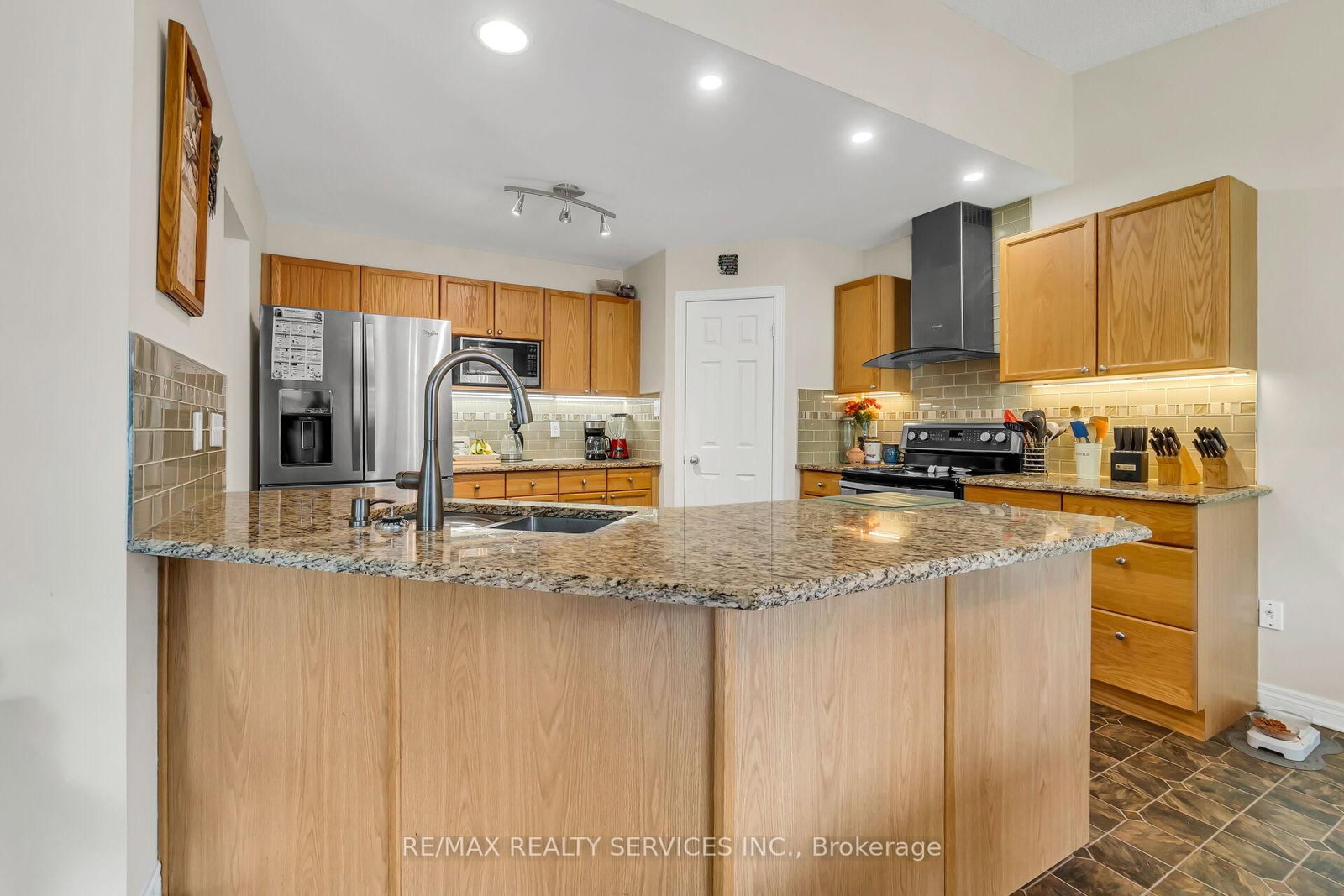 752 North Leaksdale Circle • London South, ON photo 13