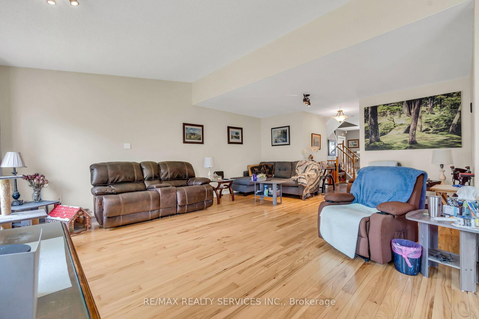 752 North Leaksdale Circle • London South, ON photo 9