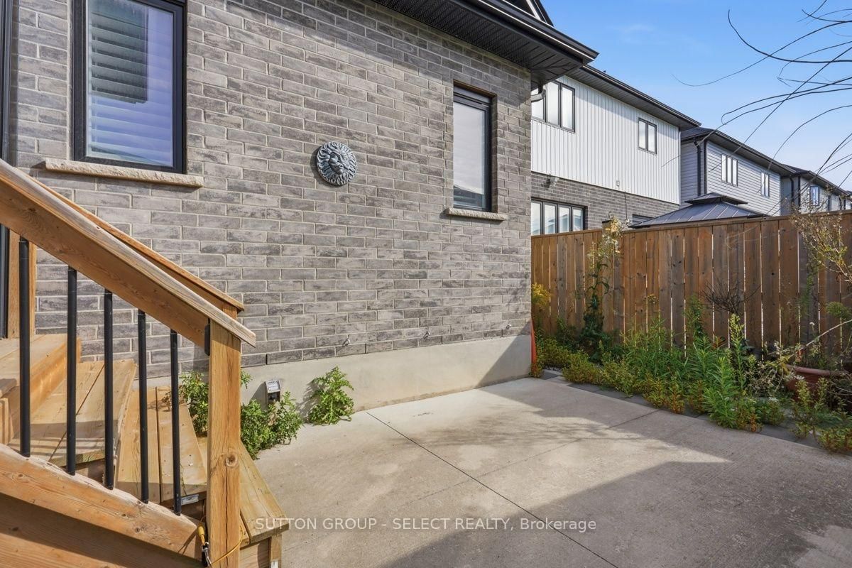 2671 Kettering Place • London South, ON photo 38