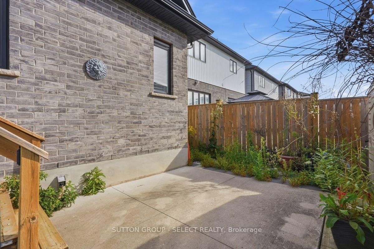 2671 Kettering Place • London South, ON photo 39