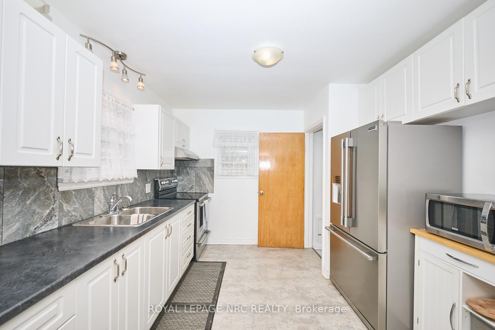 1 Thorndale Avenue • St. Catharines, ON photo 11