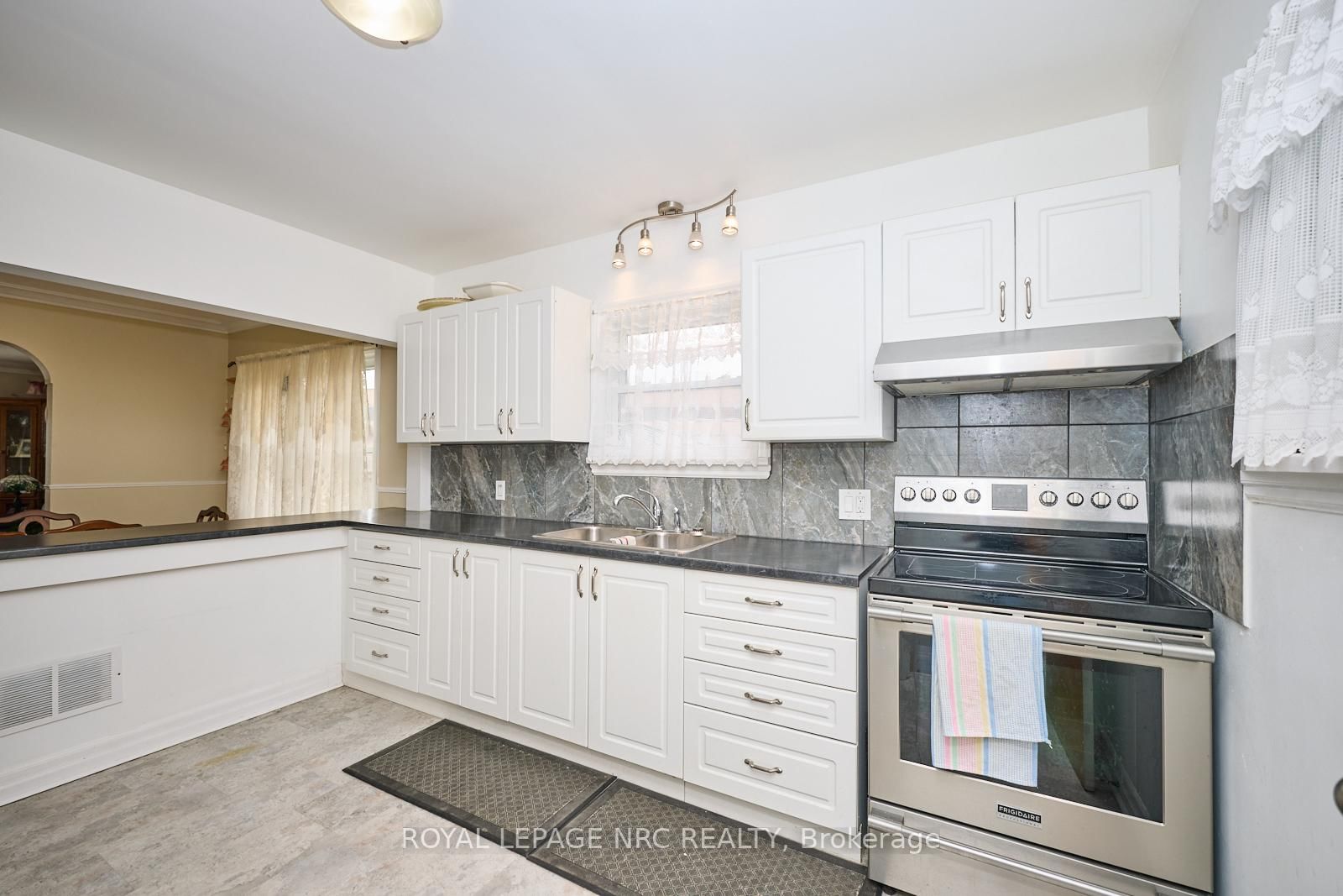 1 Thorndale Avenue • St. Catharines, ON photo 12